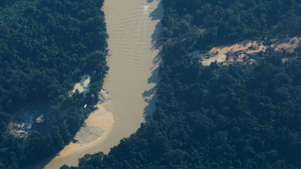 Ouro e armas estavam com trio em embarcação na região do Palimiú, na Terra Indígena Yanomami - Foto: Agência Brasil