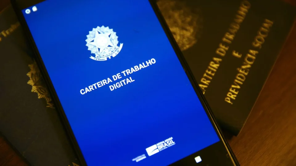 Saldo de emprego em março é positivo em mais de 195 mil vagas, diz Caged