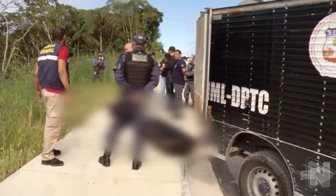 VÍDEO: corpo enrolado em rede é encontrado em avenida da Zona Leste de Manaus