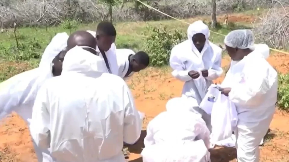 Culto mortal: polícia encontra vala com corpos de fiéis em floresta do Quênia