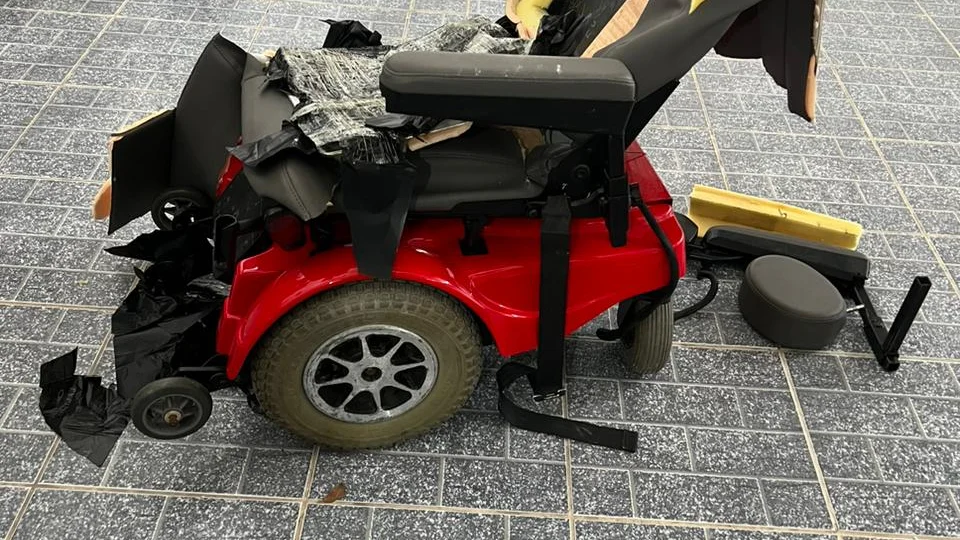 PF aprende 14 kg de cocaína escondida em cadeira de rodas no AM