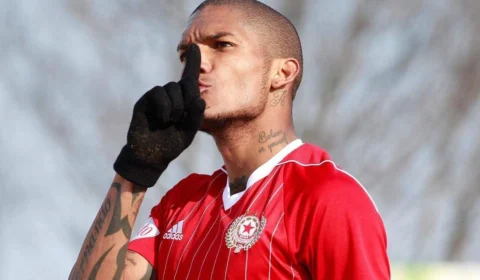 Jogador de futebol é preso em flagrante suspeito de agredir namorada