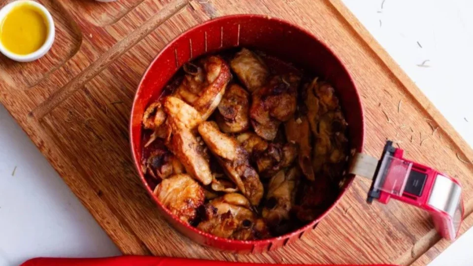 Receita Fácil – Frango a passarinho na airfryer: opção pronta em 50 minutos