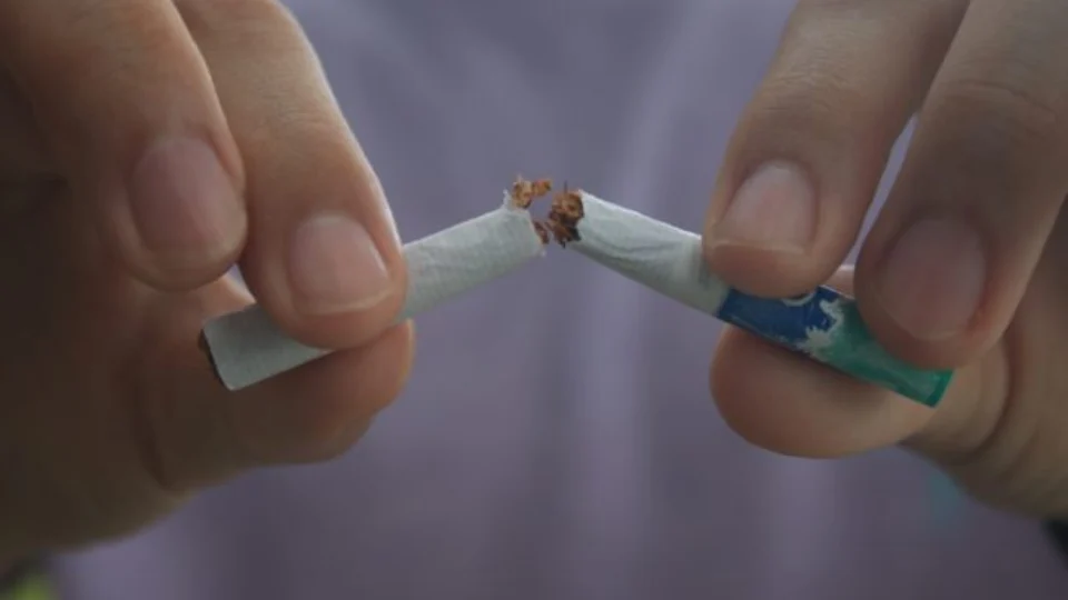 Saúde do AM alerta sobre riscos do hábito de fumar e orienta como obter ajuda