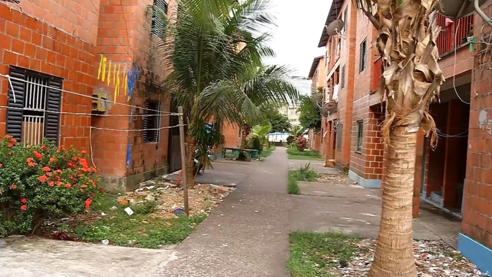 VÍDEO: homem de 30 anos é morto a facadas pela irmã na Zona Oeste de Manaus