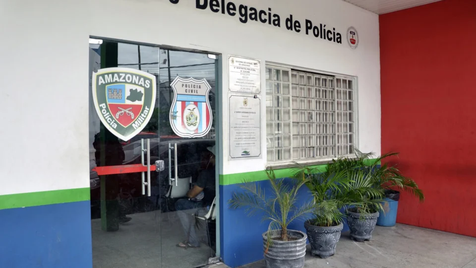 Homem é preso após ejacular em mulher dentro de ônibus em Manaus