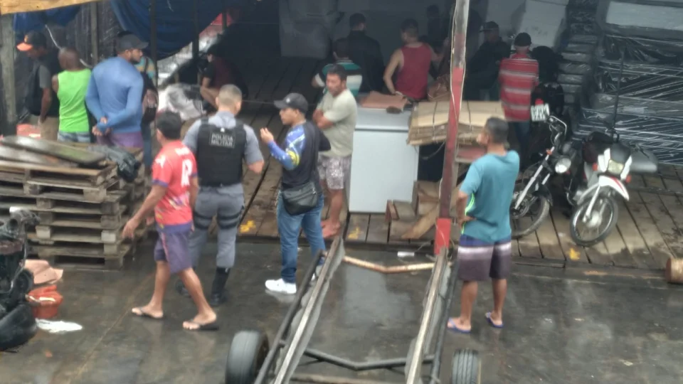 VÍDEO: homem é morto a tiros em balsa ao chegar em Manaus
