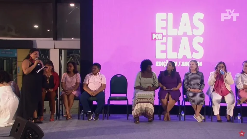 Começa encontro de mulheres do PT em Manaus; Gleisi Hoffmann participa