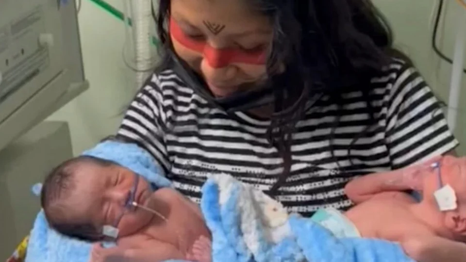 VÍDEO: indígena descobre gravidez de gêmeos na hora do parto no interior do AM