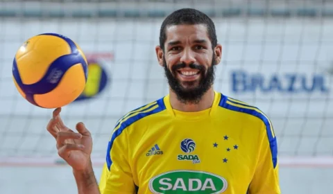 Jogador Wallace é punido com 3 meses de suspensão por incitar crime nas redes