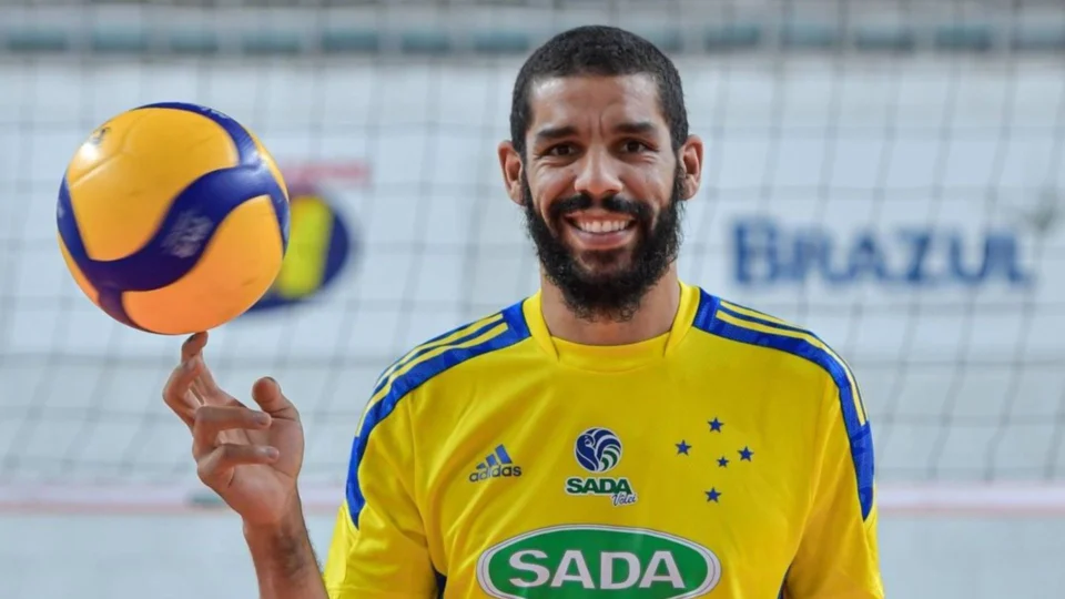 Jogador Wallace é punido com 3 meses de suspensão por incitar crime nas redes