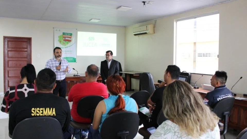 Jucea Itinerante oferta serviços gratuitos em Presidente Figueiredo-AM