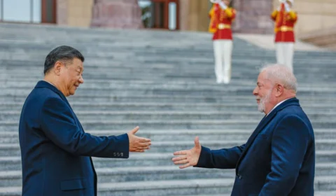 Brasil não vai mais vender empresas estatais, diz Lula à imprensa na China