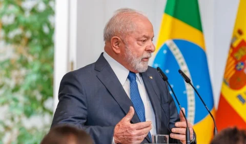 ‘Se tem uma profissão honesta é a do político’, diz Lula em Brasília