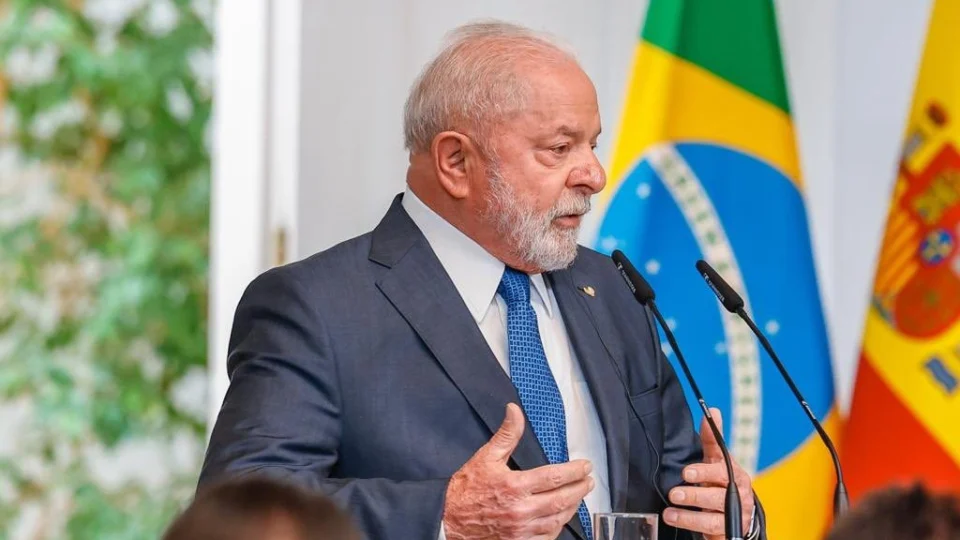 ‘Se tem uma profissão honesta é a do político’, diz Lula em Brasília