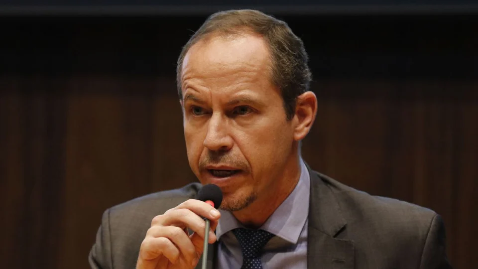 Ricardo Cappelli, ministro interino do GSI, exonera 29 servidores