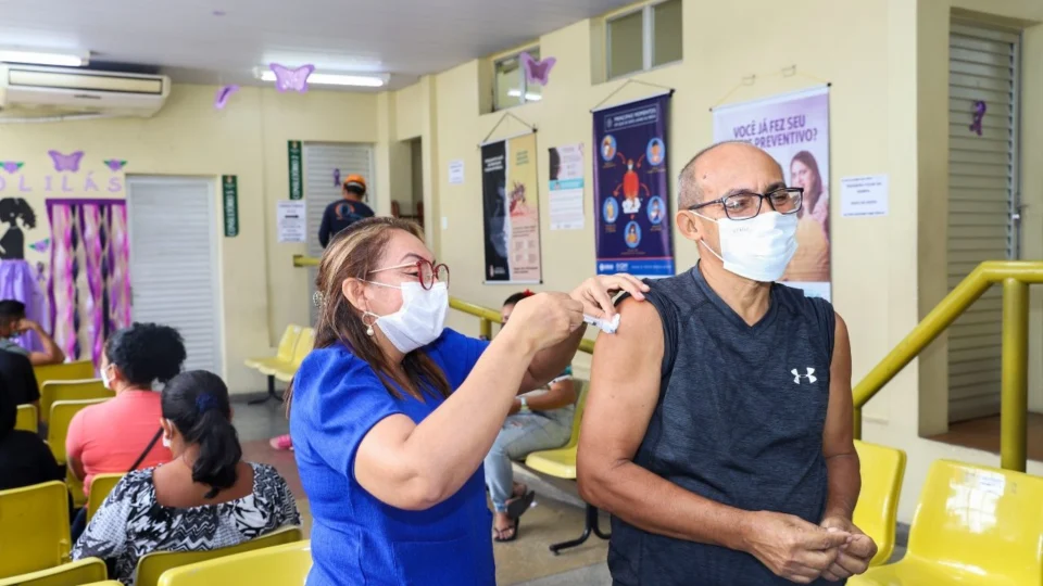 Semsa convoca grupos prioritários para vacinação contra influenza em Manaus