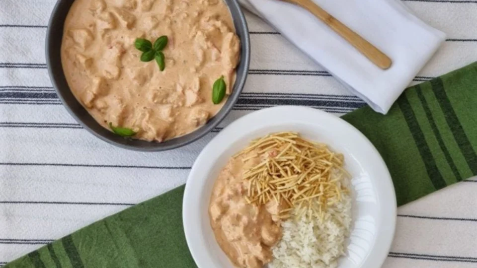 Receita Fácil – Strogonoff de frango light: opção pronta em apenas 45 minutos