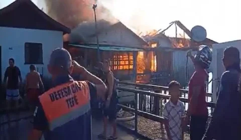 Incêndio destrói quatro casas em Tefé, no interior do Amazonas, nesta sexta