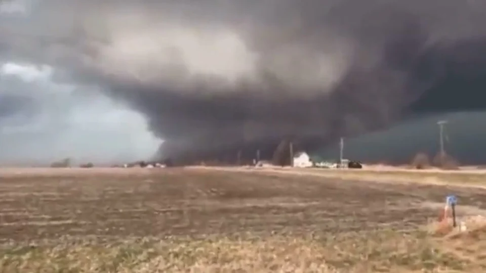 Tornados e tempestades deixam ao menos 18 mortos nos Estados Unidos