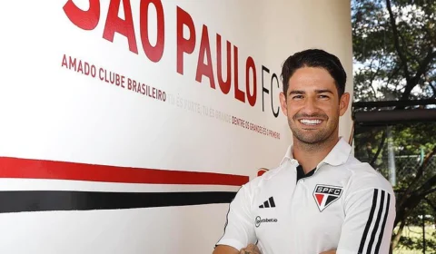 Ele está de volta: São Paulo anuncia retorno do atacante Alexandre Pato