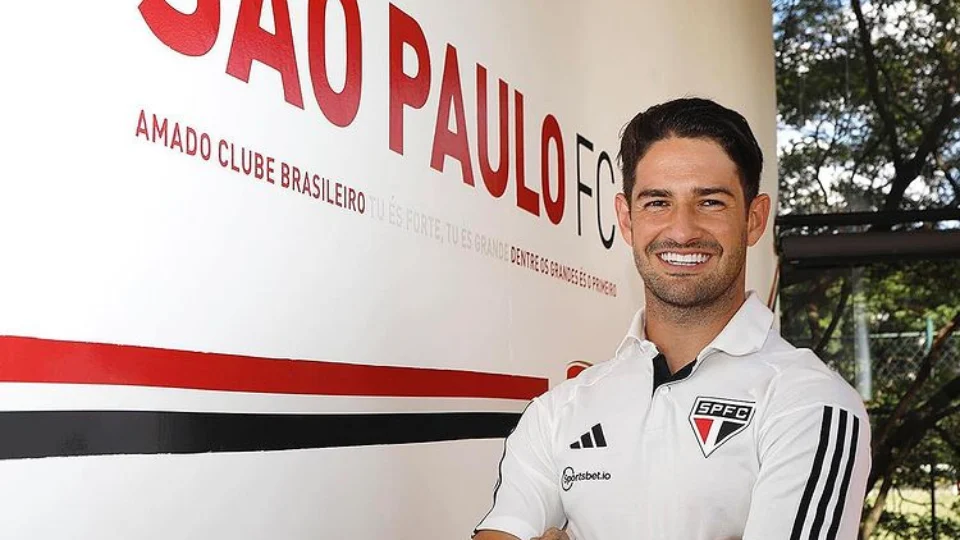 Ele está de volta: São Paulo anuncia retorno do atacante Alexandre Pato
