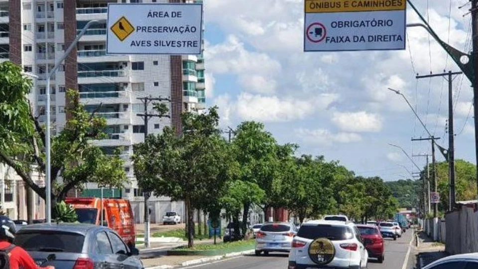 Ephigênio Salles: avenida é interditada para instalação de passarela em Manaus