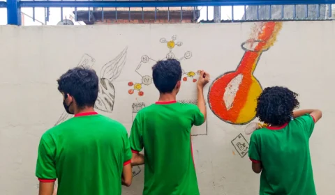 Alunos da rede pública de ensino produzem tinta biodegradável em projeto no AM