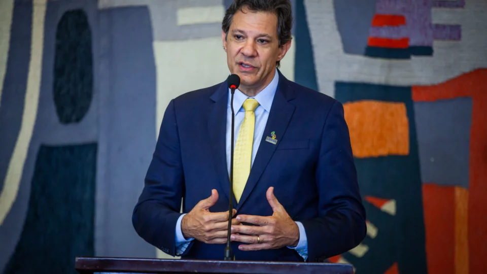 Haddad reúne com ministra das Finanças da Índia para troca de bastão do G20