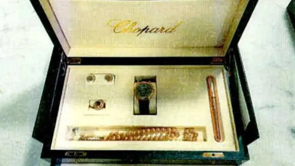 PF conclui perícia em primeiro pacote de joias sauditas entregues a Bolsonaro