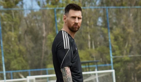 Messi publica vídeo pedindo desculpas ao elenco do Paris Saint-Germain
