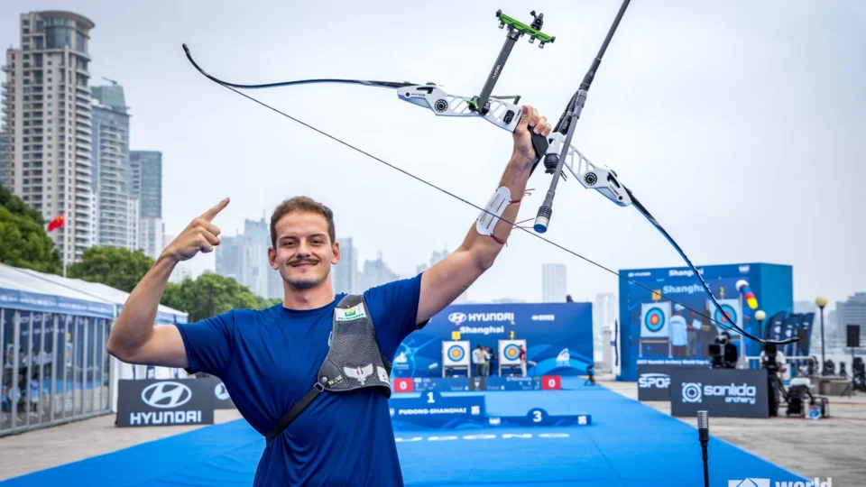 Brasileiro Marcus D’Almeida conquista etapa da Copa do Mundo de tiro com arco