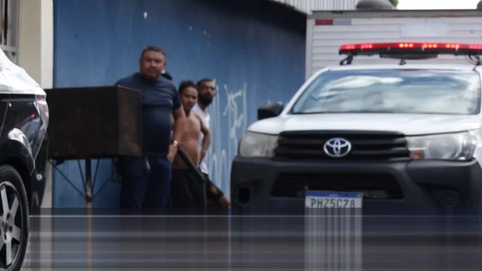VÍDEO: homem é morto com 9 tiros na frente da filha na Zona Oeste de Manaus