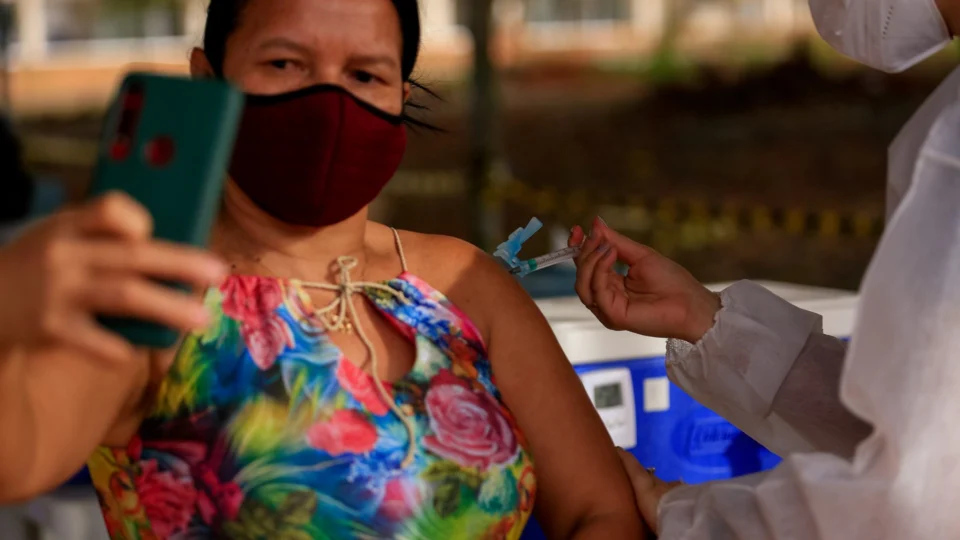 Covid-19: Manaus terá 75 pontos de vacinação nesta terça