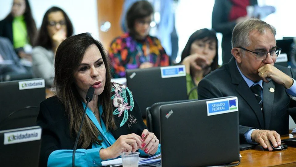 PL aprovada por comissão torna obrigatória internet nas escolas públicas