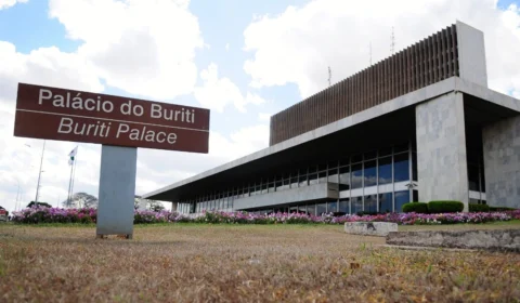 Lei altera data da posse de governador e deputados do DF