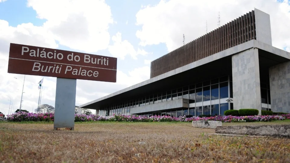 Lei altera data da posse de governador e deputados do DF