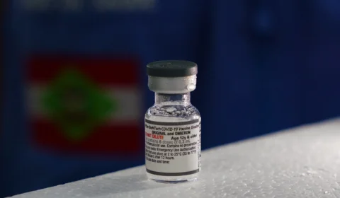 Manaus tem 477.476 pessoas aptas a receber vacina bivalente contra Covid-19