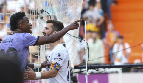 ‘É o campeonato dos racistas’, diz Vinicius Jr. ao voltar a ser alvo de racismo