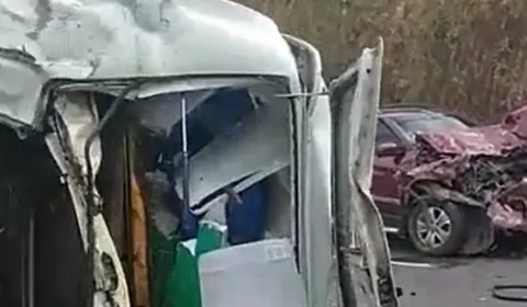 VÍDEO: motor é arremessado após colisão de carros em avenida de Manaus