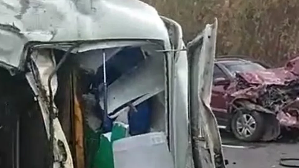 VÍDEO: motor é arremessado após colisão de carros em avenida de Manaus