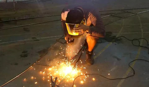 Acompanhe a confecção das alegorias do ‘Festival Norte Bumbás’; veja vídeo