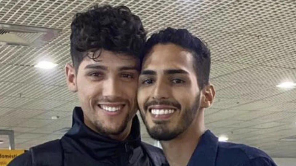 Agenor Tupinambá encontra amado após um ano de namoro a distância