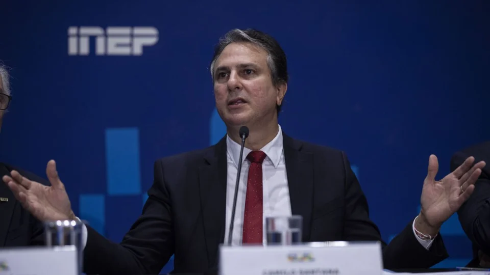 MEC descarta cancelamento do Enem após suposto vazamento de provas