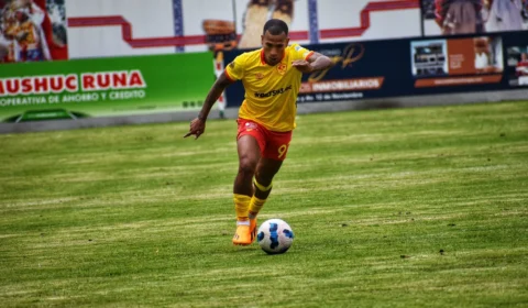 Aucas e Racing disputam pela quarta rodada da Libertadores nesta terça, 23