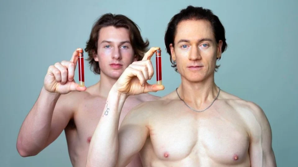 Bilionário de 45 anos gasta R$ 10 milhões para ‘voltar aos 18’; veja rotina