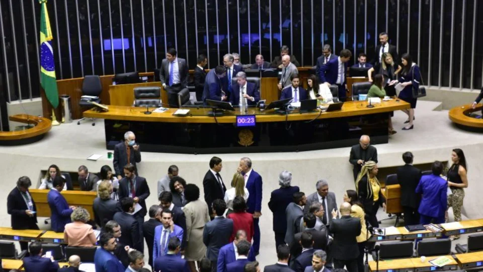Durante reunião, líderes da Câmara decidem votar arcabouço fiscal nesta semana