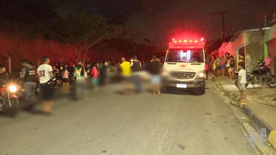 VÍDEO: casal em motocicleta morre ao colidir com outro veículo em Manaus