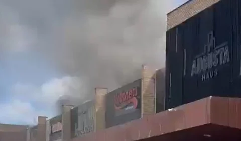 VÍDEO: Incêndio atinge centro comercial em Manaus neste sábado, 13