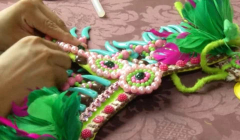 VÍDEO: acompanhe a confecção dos figurinos e adereços do Festival Norte Bumbás